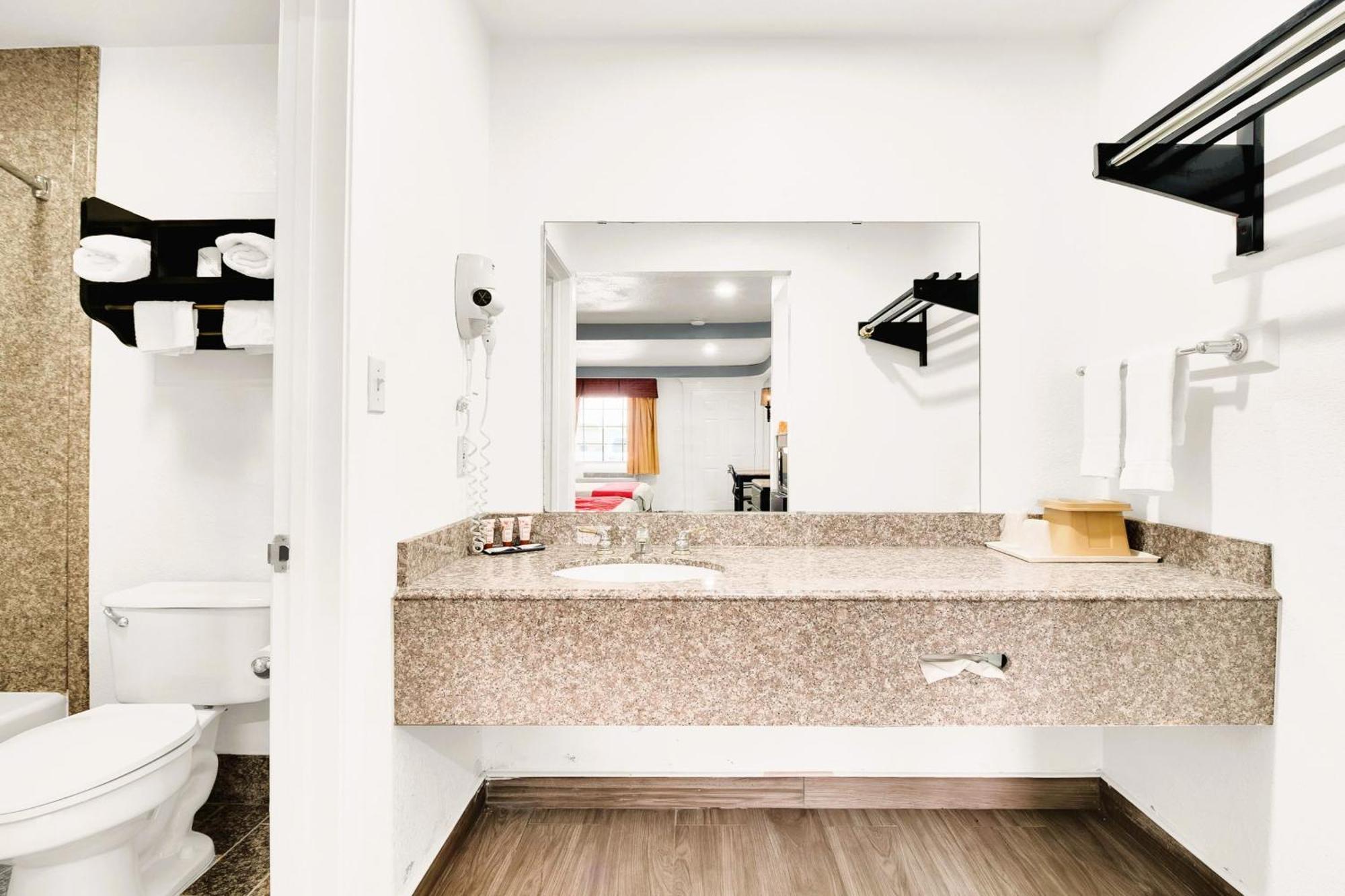 Three Rivers Executive Inn & Suites By Oyo Luaran gambar